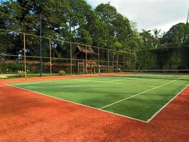 Damai Puri Resort & Spa Kuching Exterior foto Tennis court